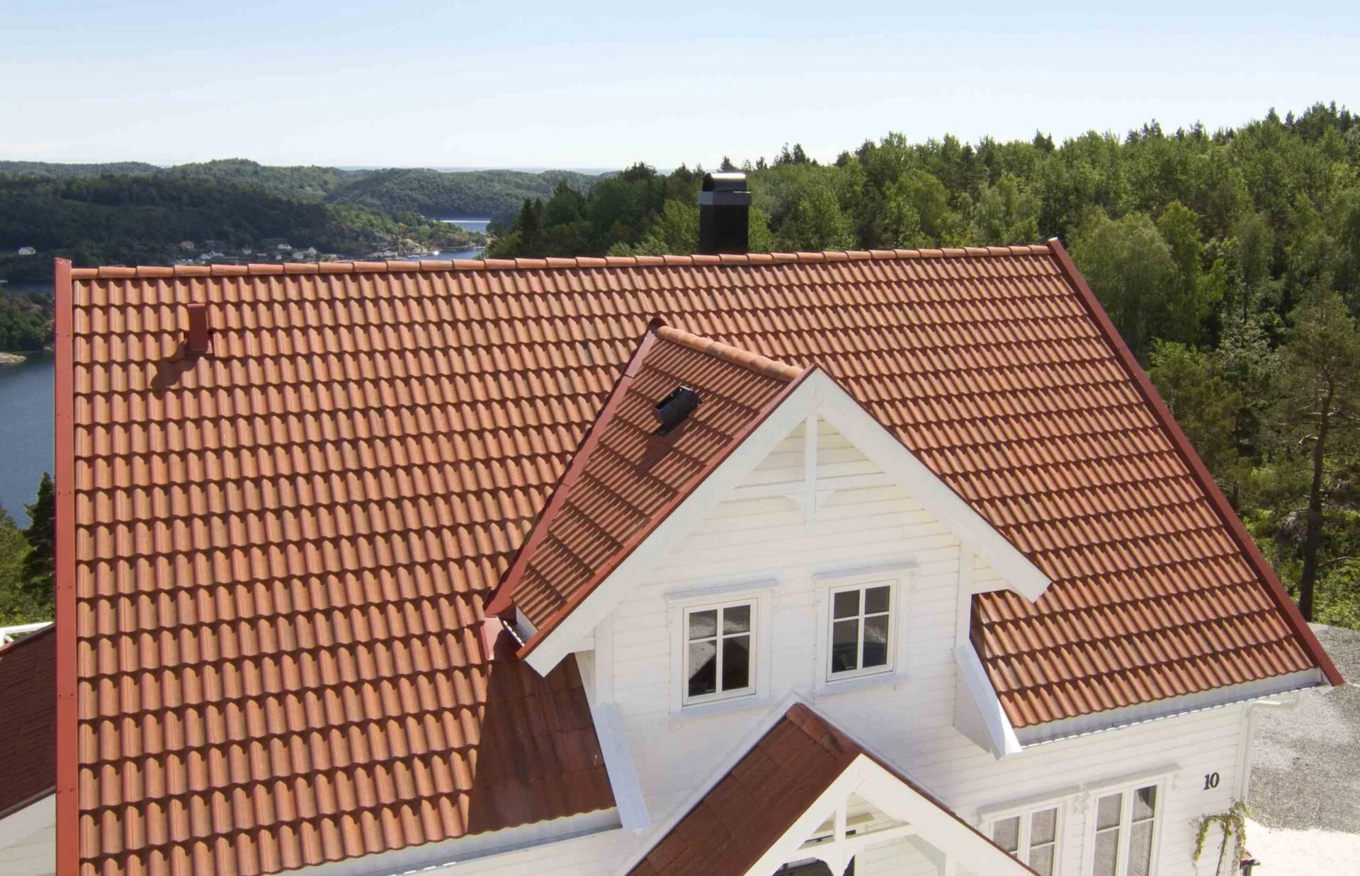 1. Lagga Tegeltak Shingel Betongpannor Osterlen Skane scaled